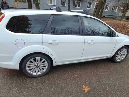 Белый Форд Фокус, объемом двигателя 2 л и пробегом 310 тыс. км за 4700 $, фото 1 на Automoto.ua