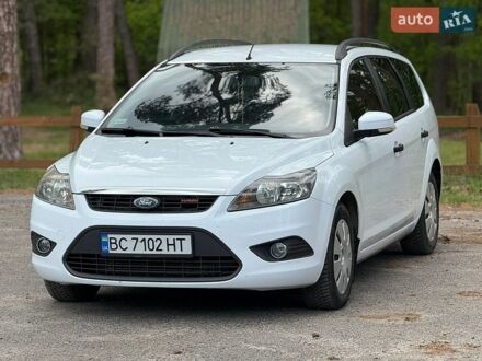 Белый Форд Фокус, объемом двигателя 1.6 л и пробегом 350 тыс. км за 5200 $, фото 1 на Automoto.ua