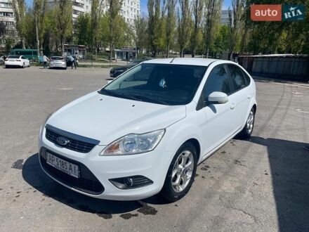 Белый Форд Фокус, объемом двигателя 1.6 л и пробегом 150 тыс. км за 7300 $, фото 1 на Automoto.ua