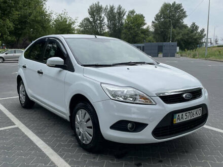 Белый Форд Фокус, объемом двигателя 1.4 л и пробегом 325 тыс. км за 5000 $, фото 1 на Automoto.ua