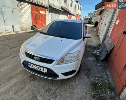 Белый Форд Фокус, объемом двигателя 1.4 л и пробегом 320 тыс. км за 4200 $, фото 1 на Automoto.ua