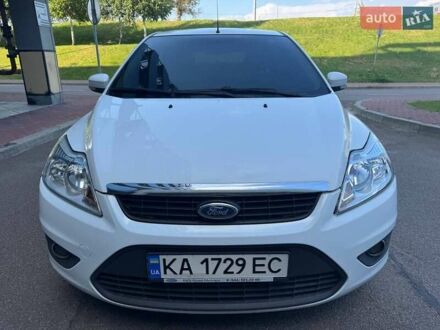 Белый Форд Фокус, объемом двигателя 1.4 л и пробегом 200 тыс. км за 4600 $, фото 1 на Automoto.ua
