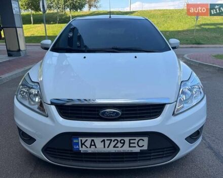 Белый Форд Фокус, объемом двигателя 1.4 л и пробегом 200 тыс. км за 4600 $, фото 1 на Automoto.ua