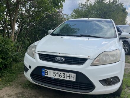 Форд Фокус 2011 в Полтаве на Automoto.ua Белый Форд Фокус, объемом двигателя 1.6 л и пробегом 400 тыс. км за 3700 $, фото 1 на Automoto.ua