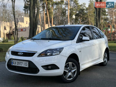 Белый Форд Фокус, объемом двигателя 1.4 л и пробегом 200 тыс. км за 5500 $, фото 1 на Automoto.ua