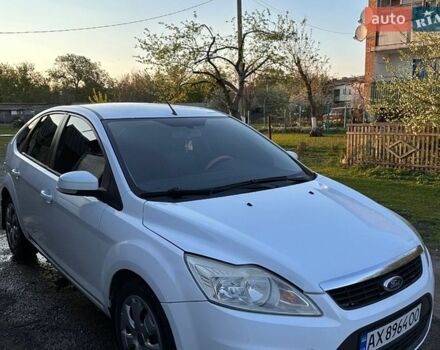 Белый Форд Фокус, объемом двигателя 1.6 л и пробегом 218 тыс. км за 5500 $, фото 1 на Automoto.ua