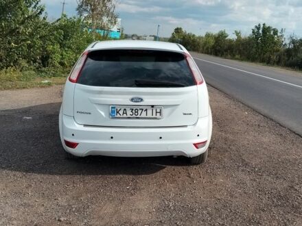 Белый Форд Фокус, объемом двигателя 1.4 л и пробегом 209 тыс. км за 4868 $, фото 1 на Automoto.ua
