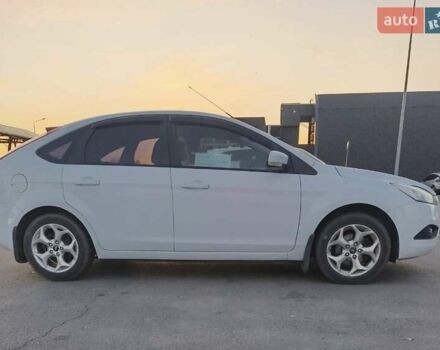 Белый Форд Фокус, объемом двигателя 1.6 л и пробегом 197 тыс. км за 6500 $, фото 1 на Automoto.ua