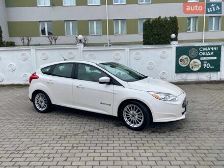 Белый Форд Фокус, объемом двигателя 0 л и пробегом 174 тыс. км за 5900 $, фото 1 на Automoto.ua