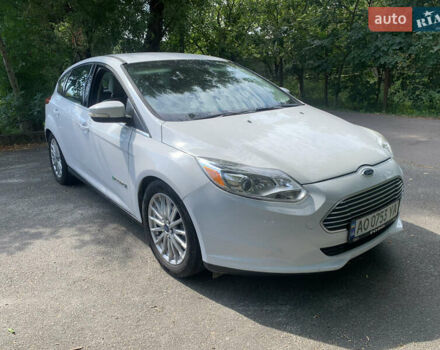 Белый Форд Фокус, объемом двигателя 0 л и пробегом 136 тыс. км за 5200 $, фото 1 на Automoto.ua