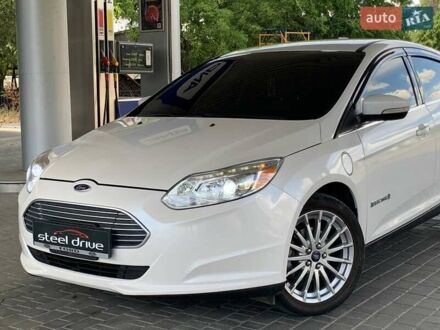 Форд Фокус 2012 в Николаеве на Automoto.ua Белый Форд Фокус, объемом двигателя 0 л и пробегом 198 тыс. км за 7999 $, фото 1 на Automoto.ua