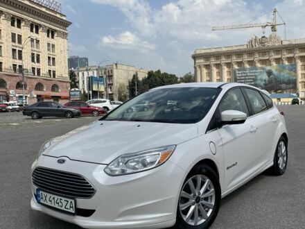 Белый Форд Фокус, объемом двигателя 0 л и пробегом 135 тыс. км за 7600 $, фото 1 на Automoto.ua