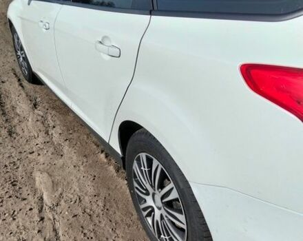 Белый Форд Фокус, объемом двигателя 1.6 л и пробегом 300 тыс. км за 7700 $, фото 1 на Automoto.ua