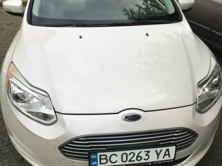 Форд Фокус 2012 в Буске на Automoto.ua Белый Форд Фокус, объемом двигателя 0 л и пробегом 119 тыс. км за 9000 $, фото 1 на Automoto.ua