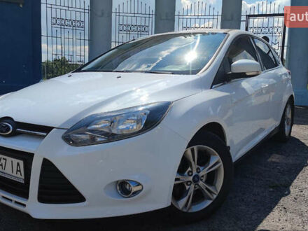Форд Фокус 2013 в Харькове на Automoto.ua Белый Форд Фокус, объемом двигателя 1 л и пробегом 202 тыс. км за 5800 $, фото 1 на Automoto.ua