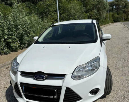 Форд Фокус 2013 в Новомосковске на Automoto.ua Белый Форд Фокус, объемом двигателя 1 л и пробегом 144 тыс. км за 7000 $, фото 1 на Automoto.ua