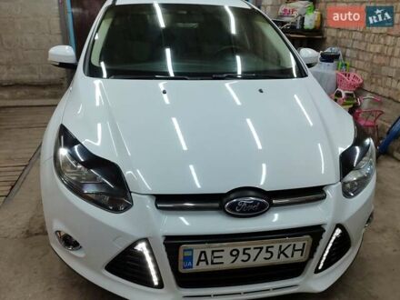 Форд Фокус 2013 у Синельниковом на Automoto.ua Білий Форд Фокус, об'ємом двигуна 1 л та пробігом 141 тис. км за 8000 $, фото 1 на Automoto.ua