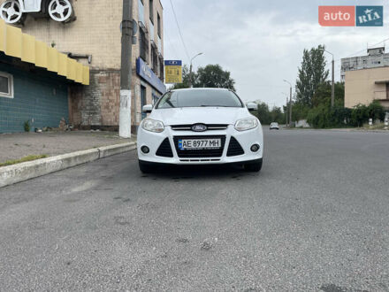 Форд Фокус 2013 в Днепре (Днепропетровске) на Automoto.ua Белый Форд Фокус, объемом двигателя 1 л и пробегом 254 тыс. км за 7500 $, фото 1 на Automoto.ua