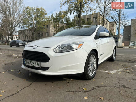Белый Форд Фокус, объемом двигателя 0 л и пробегом 100 тыс. км за 8500 $, фото 1 на Automoto.ua