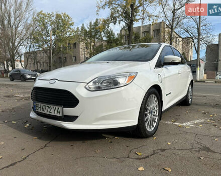 Белый Форд Фокус, объемом двигателя 0 л и пробегом 100 тыс. км за 6500 $, фото 1 на Automoto.ua
