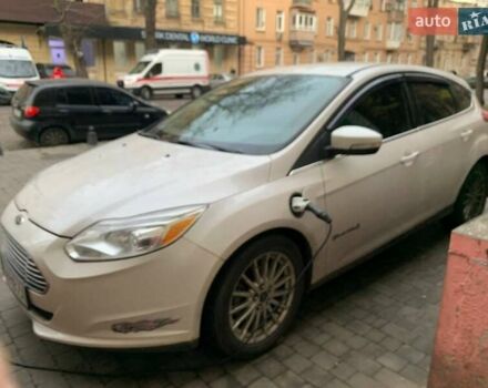 Белый Форд Фокус, объемом двигателя 0 л и пробегом 154 тыс. км за 5800 $, фото 1 на Automoto.ua