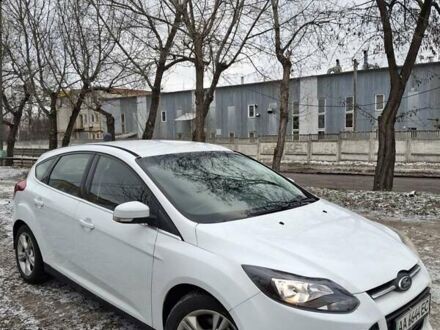 Форд Фокус 2013 в Чернигове на Automoto.ua Белый Форд Фокус, объемом двигателя 1 л и пробегом 158 тыс. км за 5700 $, фото 1 на Automoto.ua