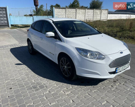 Білий Форд Фокус, об'ємом двигуна 0 л та пробігом 125 тис. км за 6500 $, фото 1 на Automoto.ua