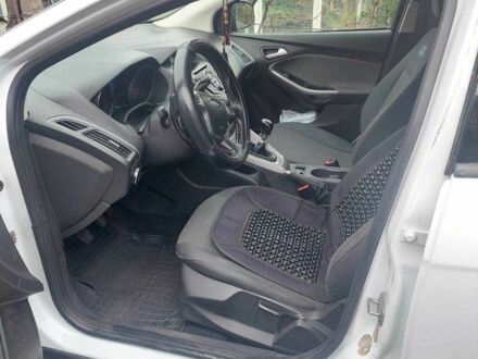 Белый Форд Фокус, объемом двигателя 1.6 л и пробегом 385 тыс. км за 7000 $, фото 1 на Automoto.ua