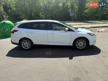 Белый Форд Фокус, объемом двигателя 2 л и пробегом 213 тыс. км за 5400 $, фото 1 на Automoto.ua