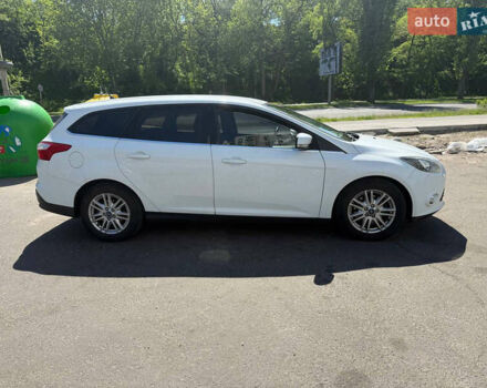 Белый Форд Фокус, объемом двигателя 2 л и пробегом 213 тыс. км за 5400 $, фото 1 на Automoto.ua