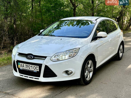 Форд Фокус 2013 в Киеве на Automoto.ua Белый Форд Фокус, объемом двигателя 1 л и пробегом 196 тыс. км за 6500 $, фото 1 на Automoto.ua