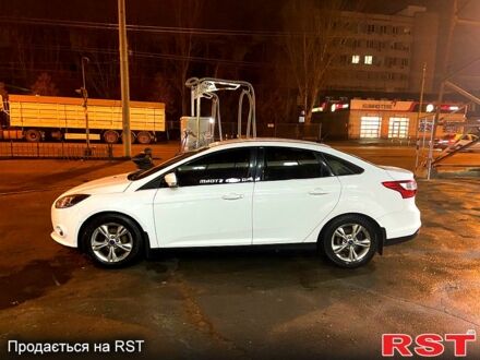 Форд Фокус 2013 в Днепре (Днепропетровске) на Automoto.ua Белый Форд Фокус, объемом двигателя 1 л и пробегом 105 тыс. км за 7200 $, фото 1 на Automoto.ua
