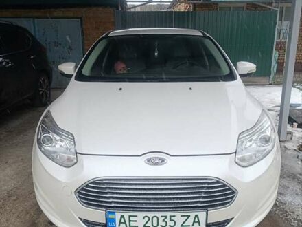 Форд Фокус 2013 у Покров (Орджонікідзе) на Automoto.ua Білий Форд Фокус, об'ємом двигуна 0 л та пробігом 141 тис. км за 7250 $, фото 1 на Automoto.ua