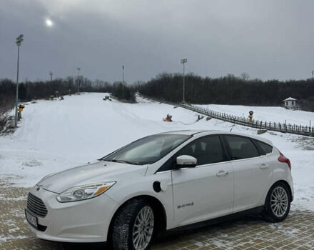 Белый Форд Фокус, объемом двигателя 0 л и пробегом 107 тыс. км за 8000 $, фото 1 на Automoto.ua