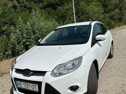 Форд Фокус 2013 в Днепре (Днепропетровске) на Automoto.ua Белый Форд Фокус, объемом двигателя 1 л и пробегом 141 тыс. км за 7000 $, фото 1 на Automoto.ua