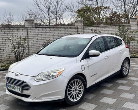Белый Форд Фокус, объемом двигателя 0 л и пробегом 147 тыс. км за 5600 $, фото 1 на Automoto.ua