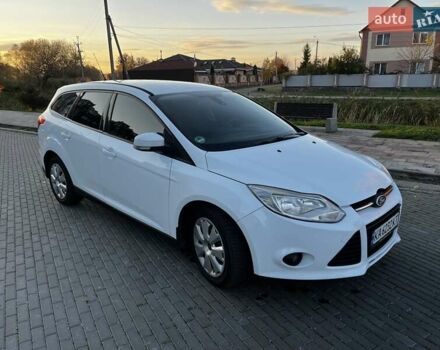 Форд Фокус 2014 в Киеве на Automoto.ua Белый Форд Фокус, объемом двигателя 1.6 л и пробегом 315 тыс. км за 6900 $, фото 1 на Automoto.ua