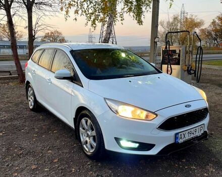 Форд Фокус 2015 в Харькове на Automoto.ua Белый Форд Фокус, объемом двигателя 1 л и пробегом 200 тыс. км за 7000 $, фото 1 на Automoto.ua