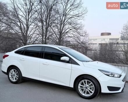 Білий Форд Фокус, об'ємом двигуна 2 л та пробігом 198 тис. км за 9500 $, фото 1 на Automoto.ua