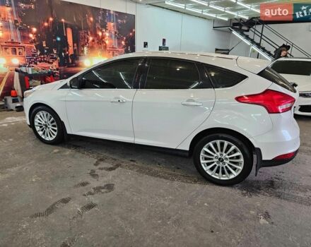 Білий Форд Фокус, об'ємом двигуна 2 л та пробігом 189 тис. км за 9300 $, фото 1 на Automoto.ua