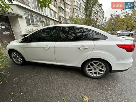 Белый Форд Фокус, объемом двигателя 2 л и пробегом 165 тыс. км за 8000 $, фото 1 на Automoto.ua