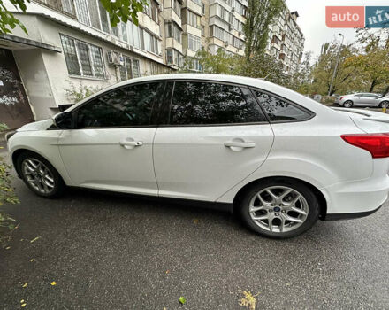 Белый Форд Фокус, объемом двигателя 2 л и пробегом 165 тыс. км за 8000 $, фото 1 на Automoto.ua