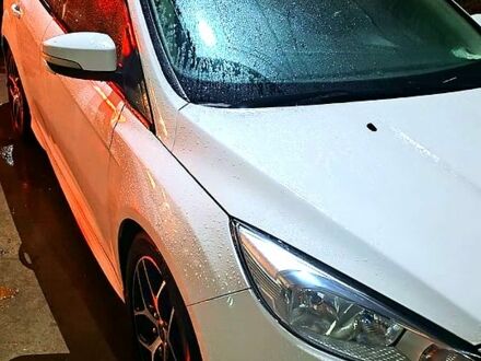 Білий Форд Фокус, об'ємом двигуна 2 л та пробігом 131 тис. км за 8000 $, фото 1 на Automoto.ua