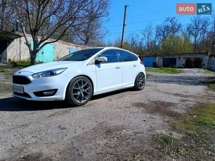 Форд Фокус 2016 в Славянске на Automoto.ua Белый Форд Фокус, объемом двигателя 1 л и пробегом 100 тыс. км за 8100 $, фото 1 на Automoto.ua