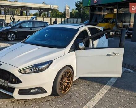 Белый Форд Фокус, объемом двигателя 2 л и пробегом 129 тыс. км за 12800 $, фото 1 на Automoto.ua