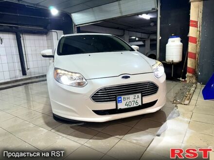 Білий Форд Фокус, об'ємом двигуна 0.15 л та пробігом 122 тис. км за 8500 $, фото 1 на Automoto.ua