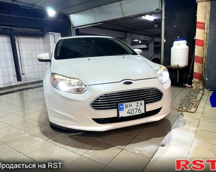 Белый Форд Фокус, объемом двигателя 0.15 л и пробегом 122 тыс. км за 8500 $, фото 1 на Automoto.ua