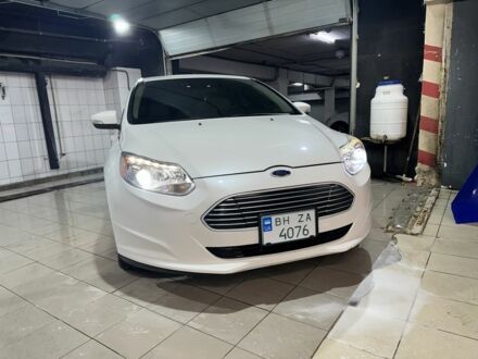 Белый Форд Фокус, объемом двигателя 0 л и пробегом 122 тыс. км за 8500 $, фото 1 на Automoto.ua