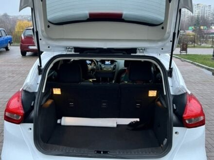 Білий Форд Фокус, об'ємом двигуна 2 л та пробігом 0 тис. км за 8500 $, фото 1 на Automoto.ua