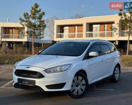 Белый Форд Фокус, объемом двигателя 1 л и пробегом 211 тыс. км за 6100 $, фото 1 на Automoto.ua